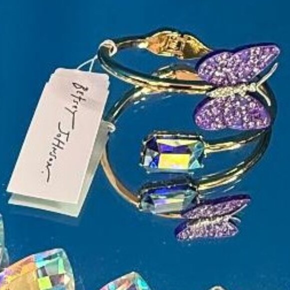 NEW BETSEY JOHNSON PURPLE BUTTERFLY & IRIDESCENT JEWEL GEM TYPE HINGED BRACELET - Picture 7 of 13
